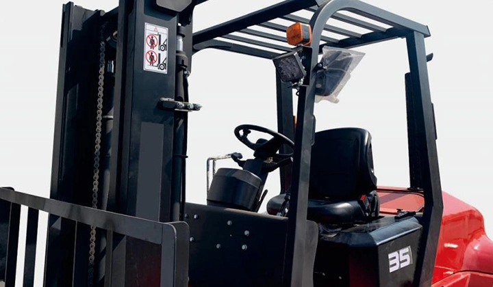 2WD 3ton Rough Terrain Diesel Forklift Truck with Japan Engine